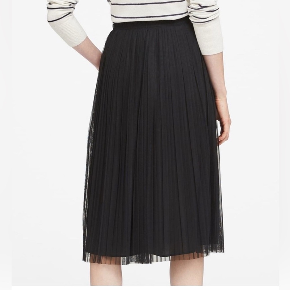 Banana Republic Black Tulle Pleated Midi skirt, Size 10